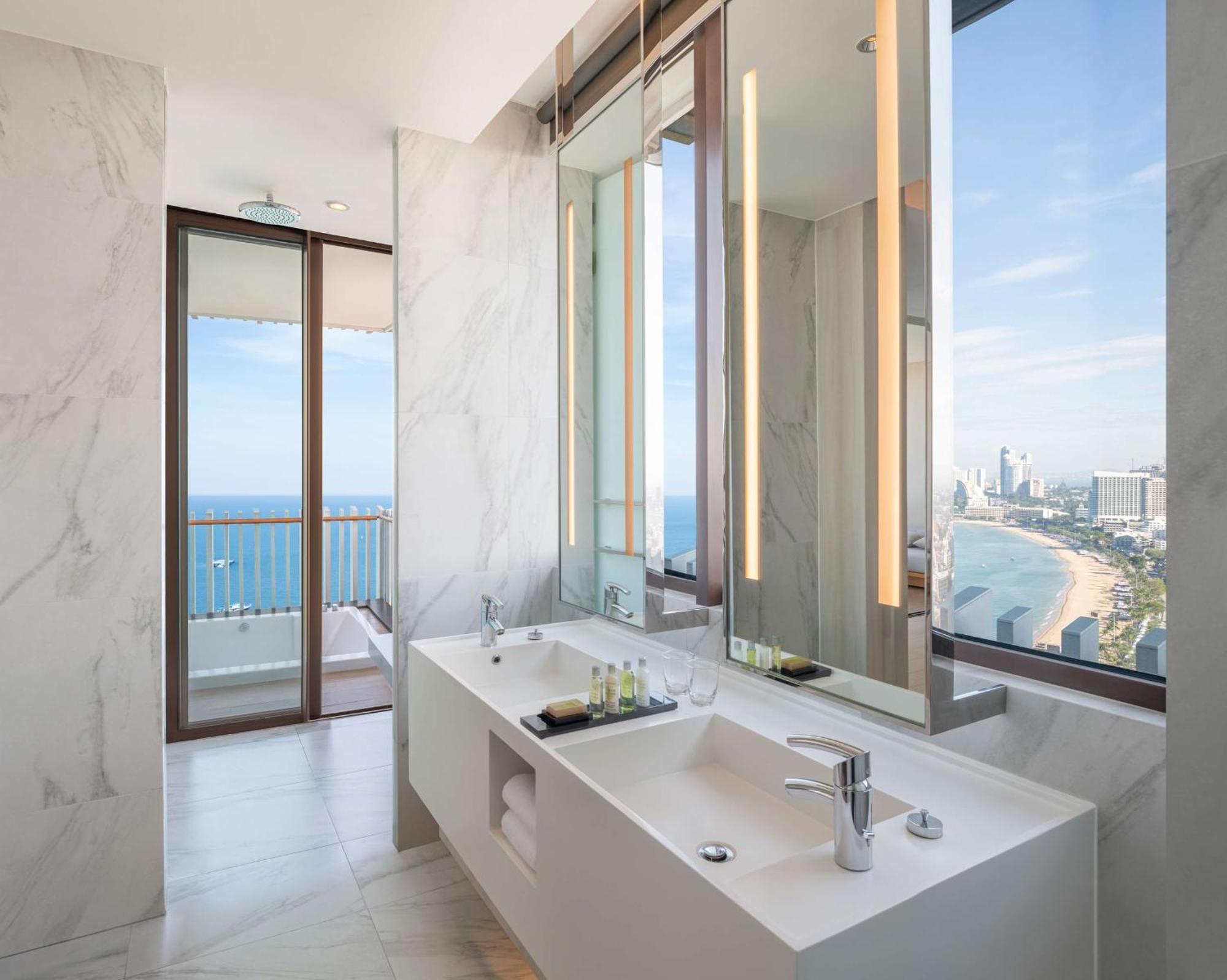 Executive Premium King Room Ocean Front