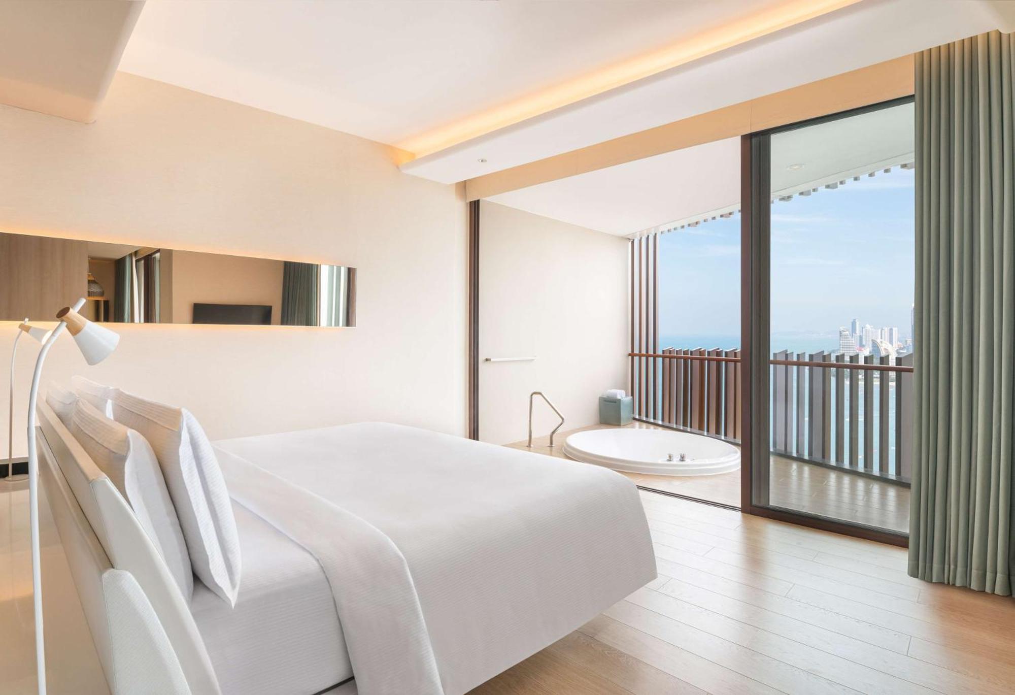 King Premium Ocean Suite