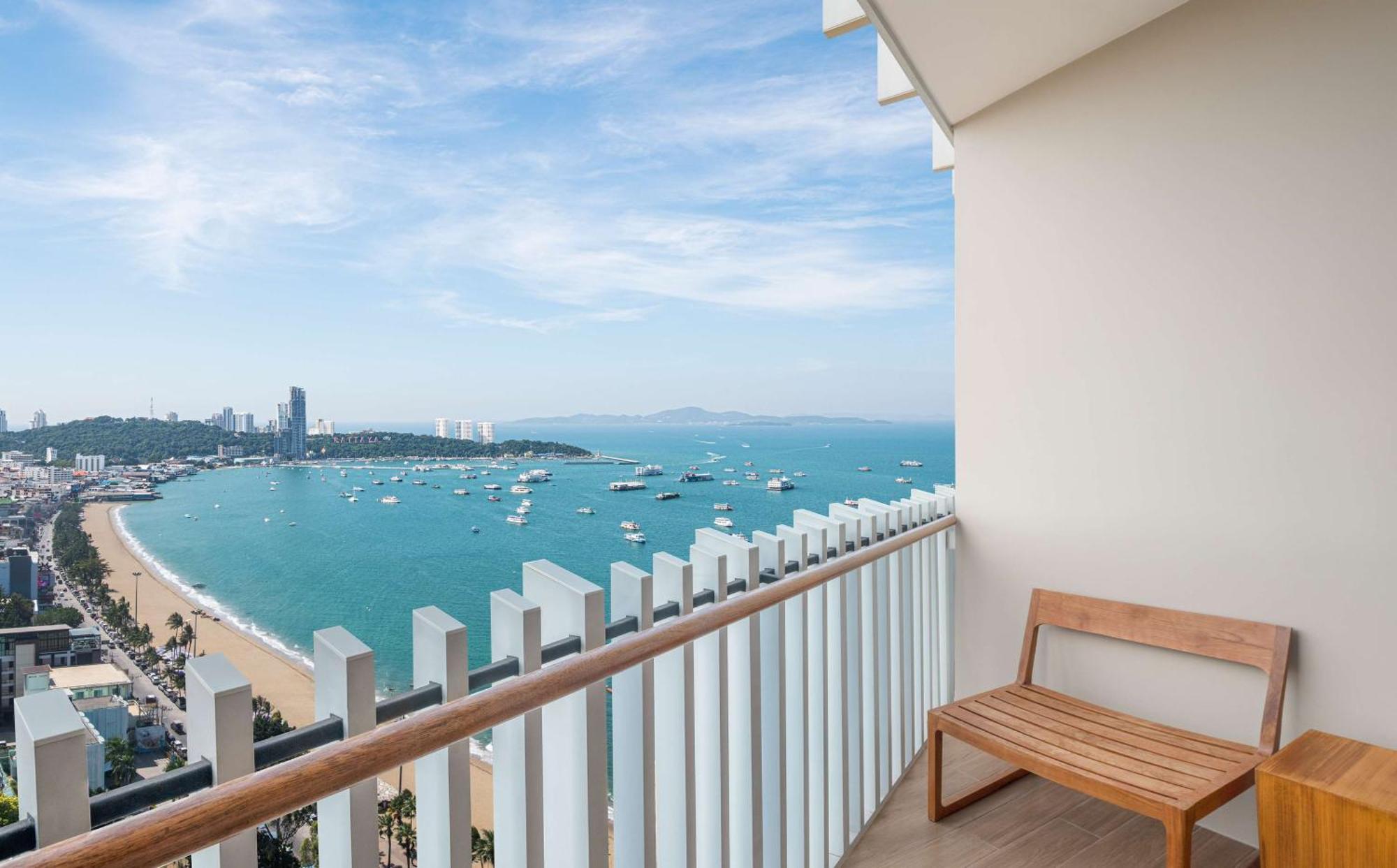 Deluxe King Room Plus Ocean View