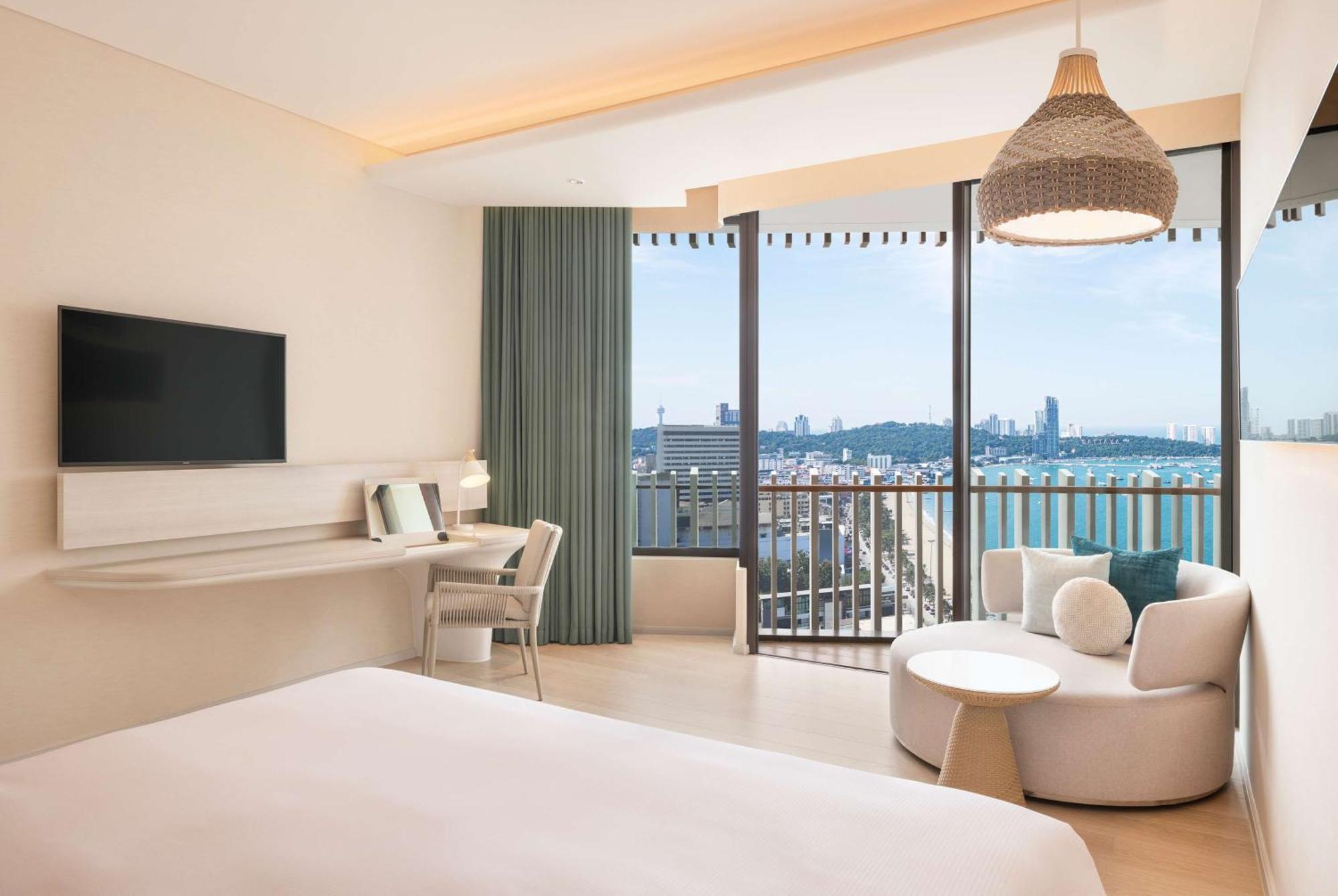 Deluxe King Room Plus Ocean View