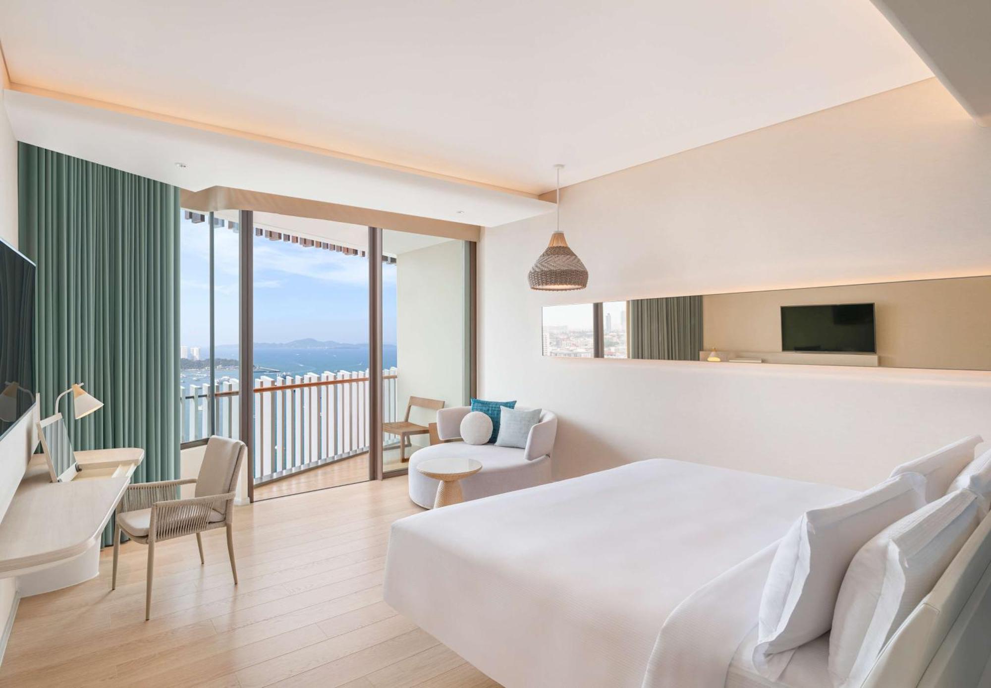 Deluxe King Room Plus Ocean View