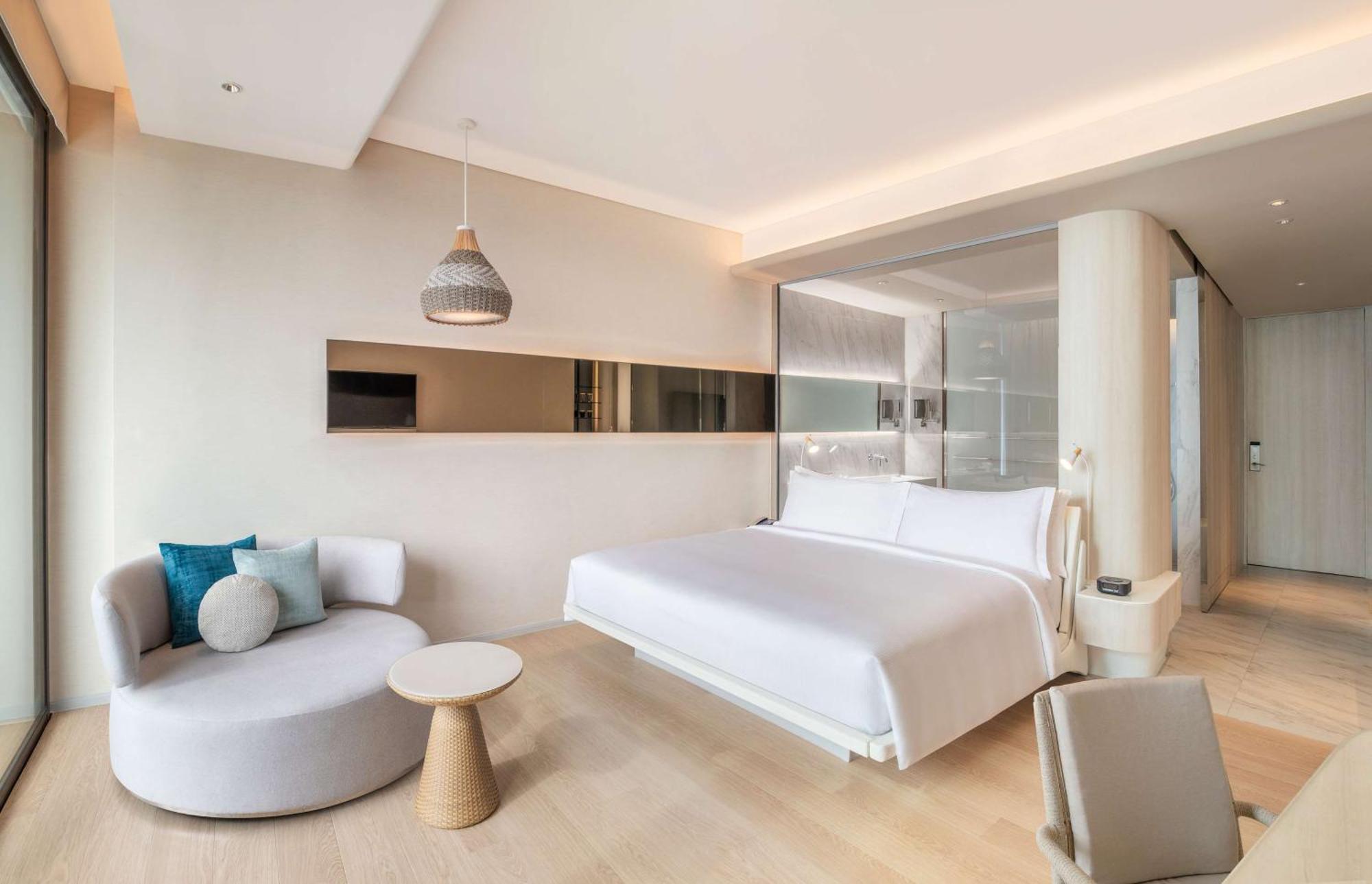 Deluxe King Room Plus Ocean View